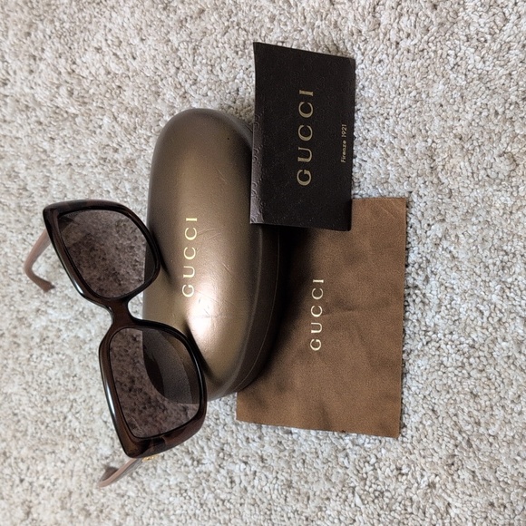 Gucci Accessories - EUC Gucci Tortoise Shell Sun Glasses